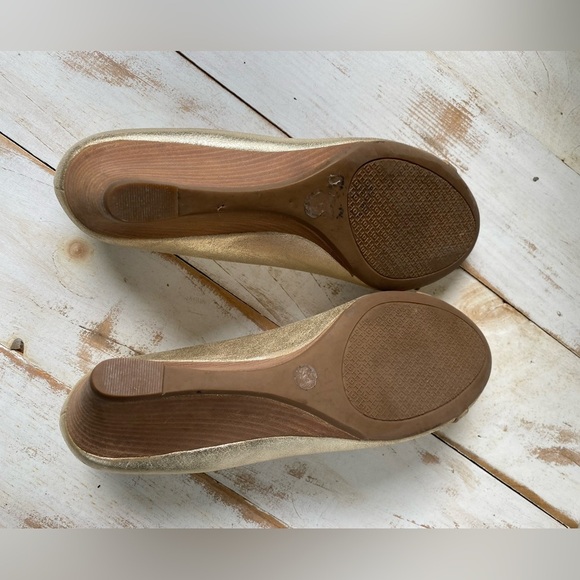 TORY BURCH Gold Metallic Leather Wedges Mini Miller heels Women's Sz 8.5 EUC - Picture 10 of 15